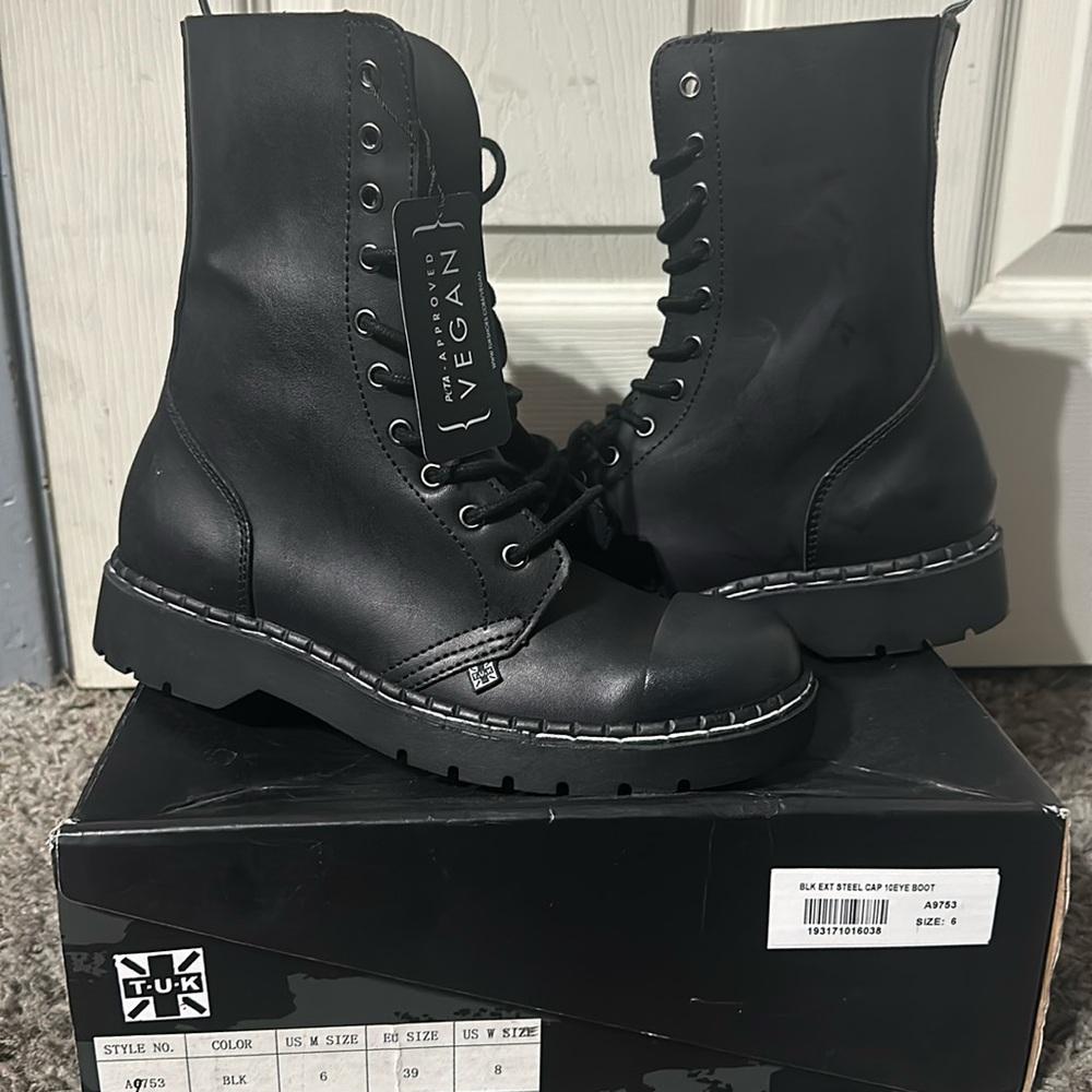 TUK steel toe 10 eye boot